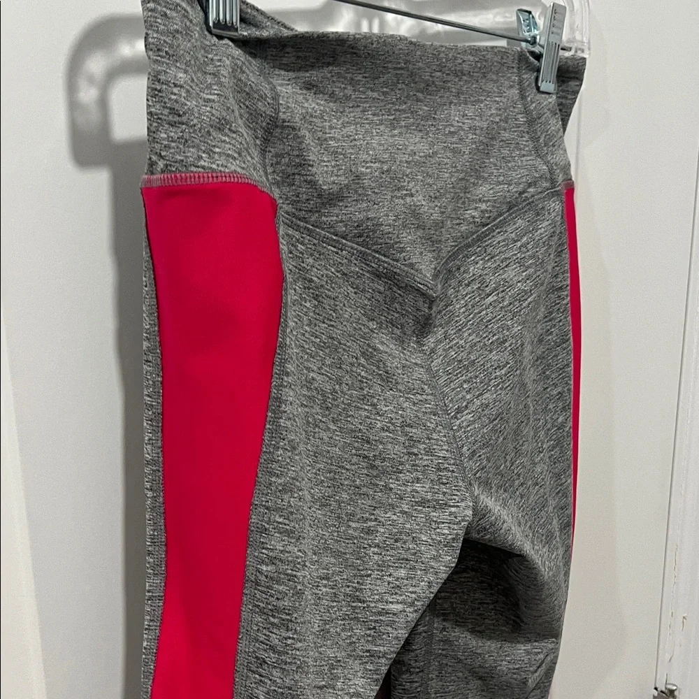 Nike Women's‎ Gray Dri-fit Cropped Leggings with Pink Accents Size Small